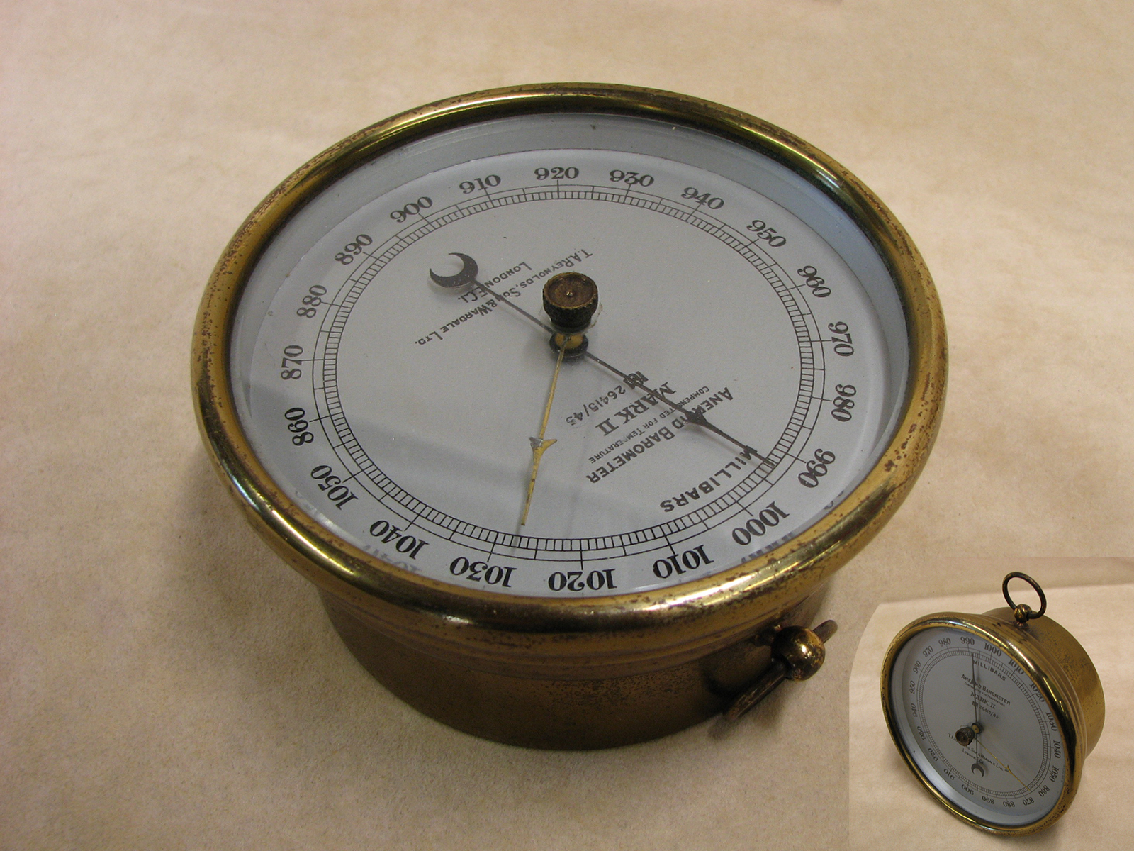 WW2 period Mark II Meteorological Office aneroid barometer
by T.A REYNOLDS, SON & WARDALE LTD.